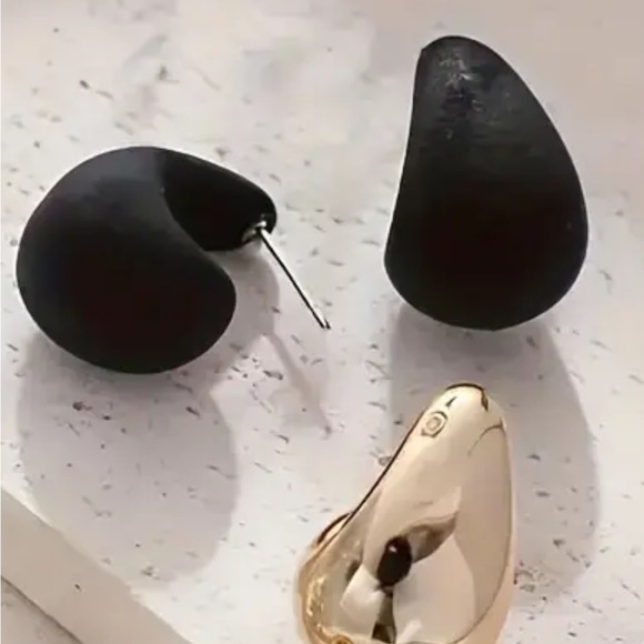 Earrings - Picture 3 of 10